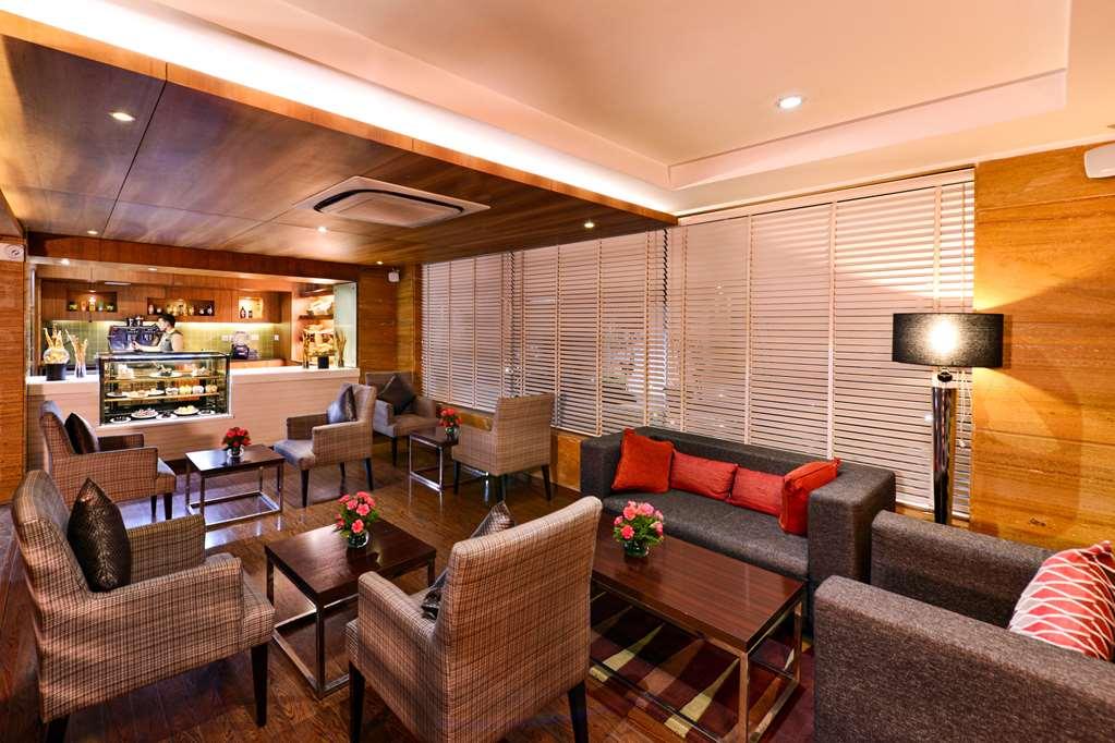 Quality Inn Гургаон Ресторан фото