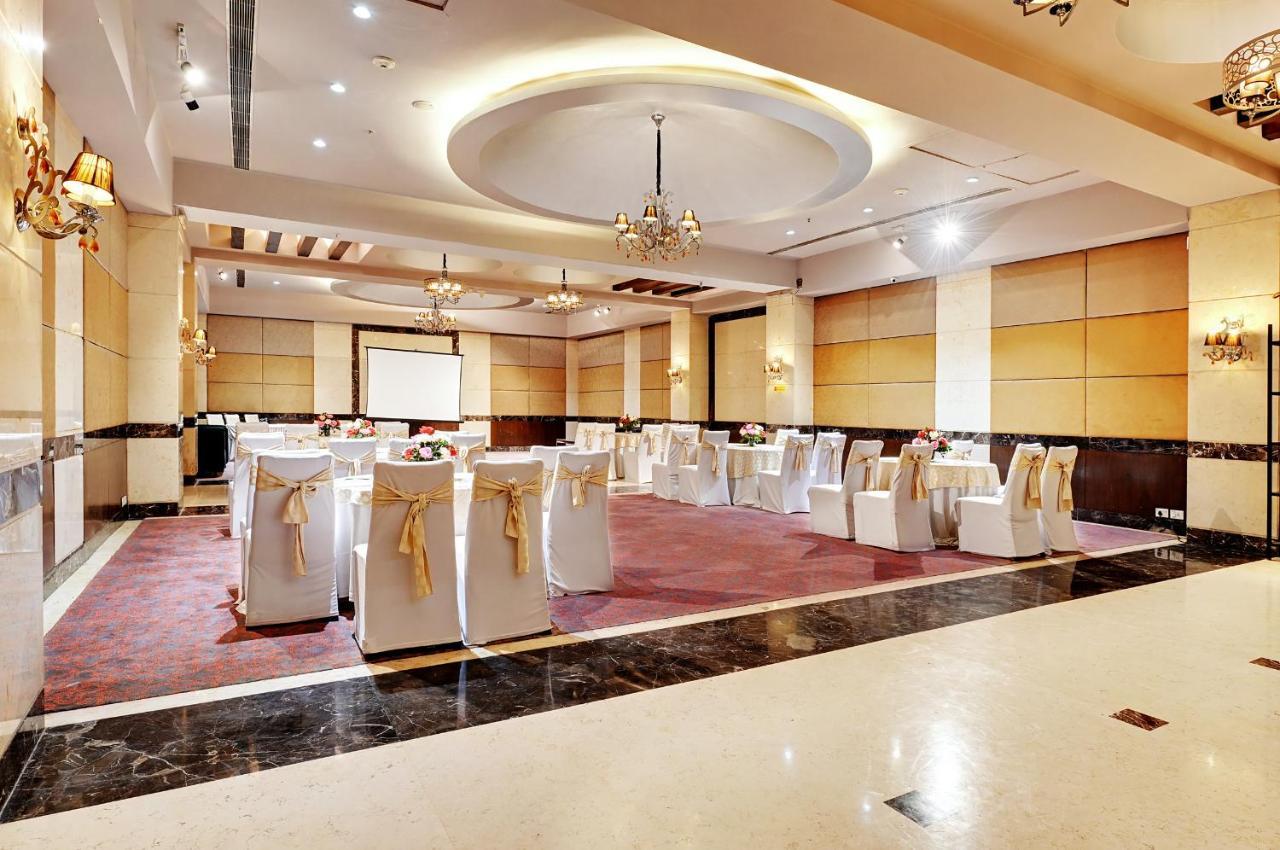Quality Inn Гургаон Экстерьер фото