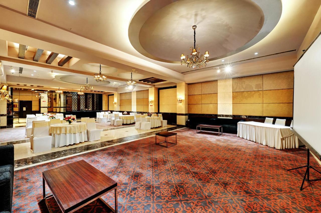 Quality Inn Гургаон Экстерьер фото