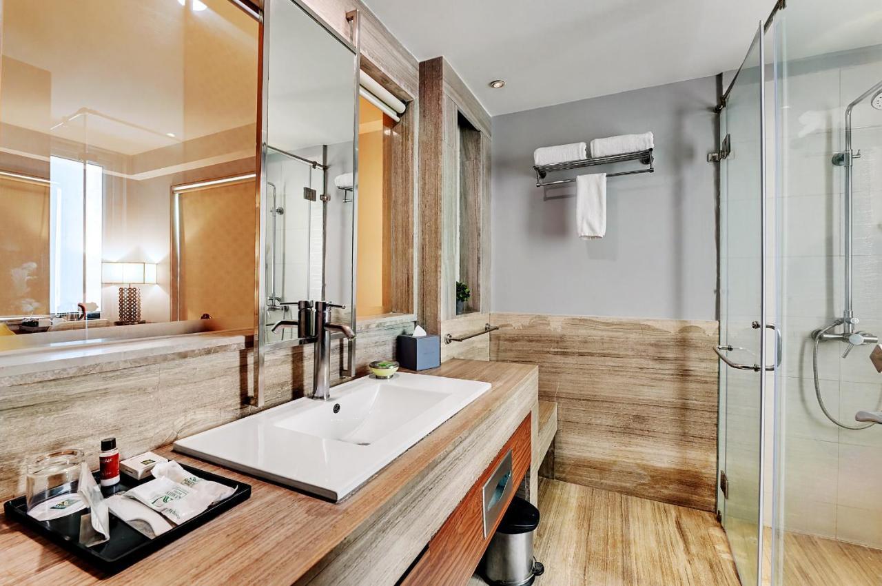 Quality Inn Гургаон Экстерьер фото