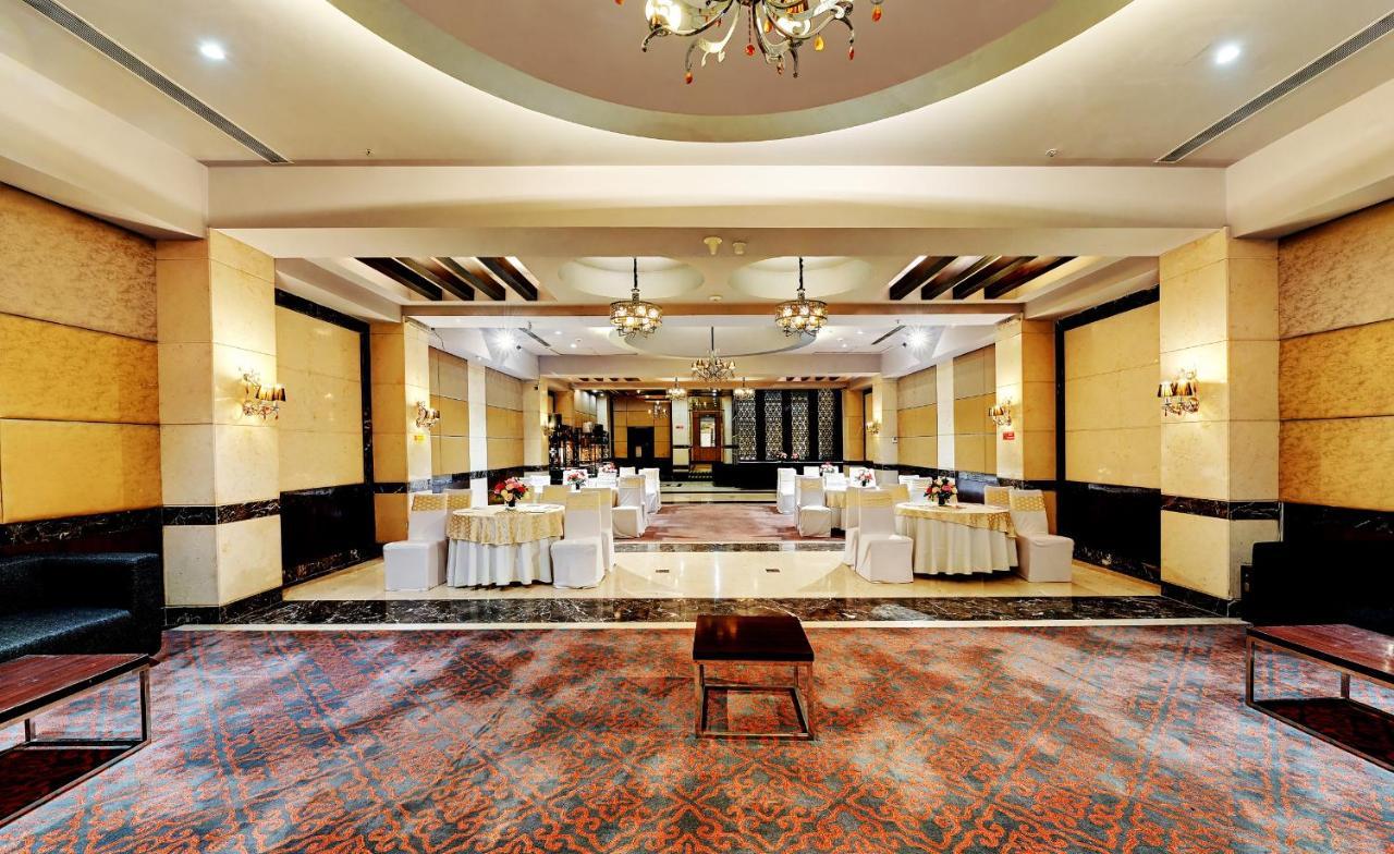 Quality Inn Гургаон Экстерьер фото