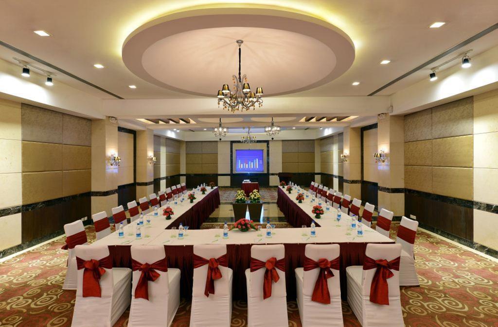 Quality Inn Гургаон Экстерьер фото