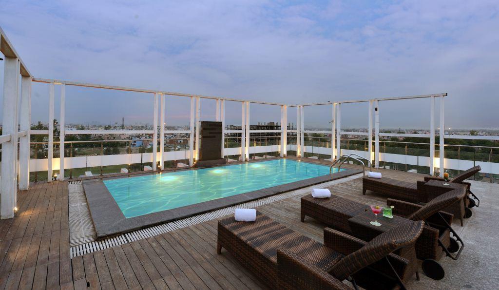 Quality Inn Гургаон Экстерьер фото