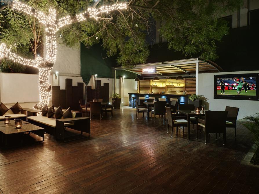 Quality Inn Гургаон Экстерьер фото