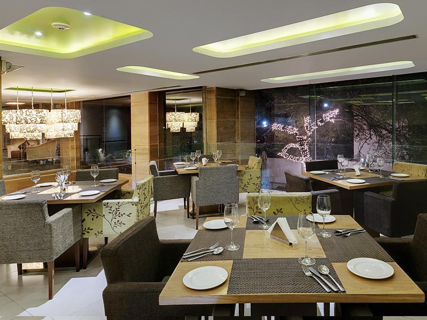 Quality Inn Гургаон Экстерьер фото