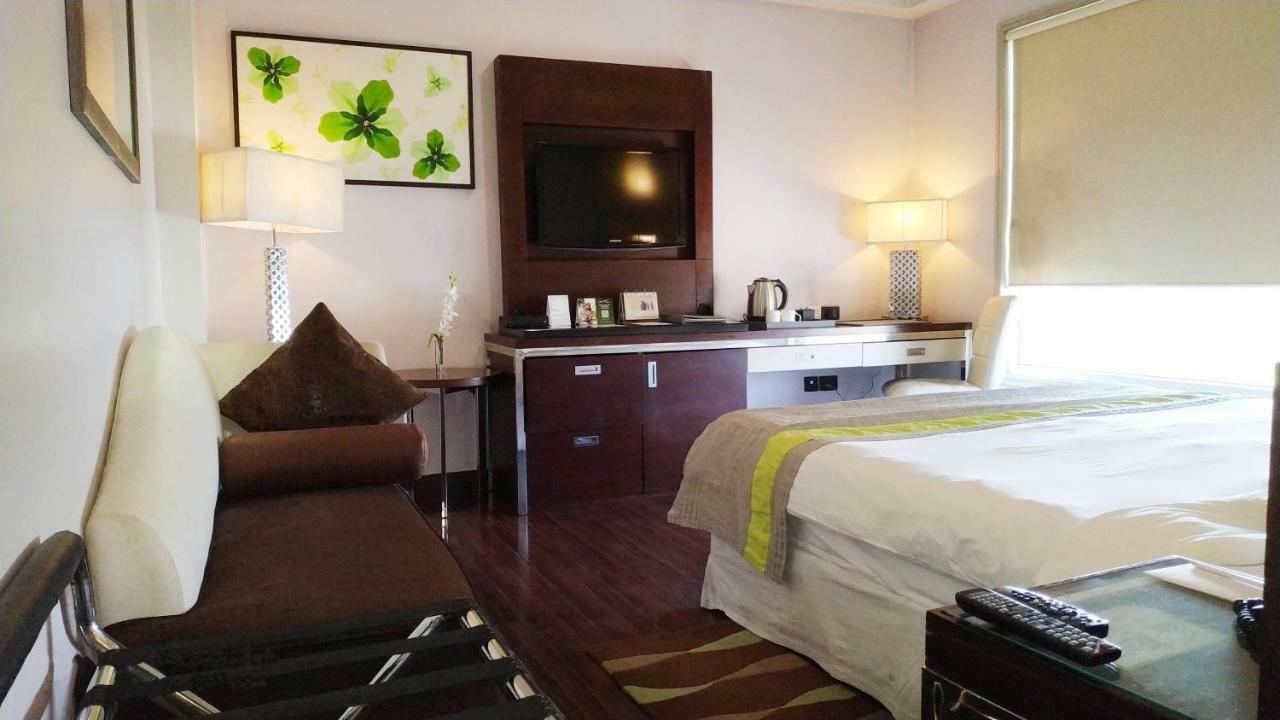 Quality Inn Гургаон Экстерьер фото