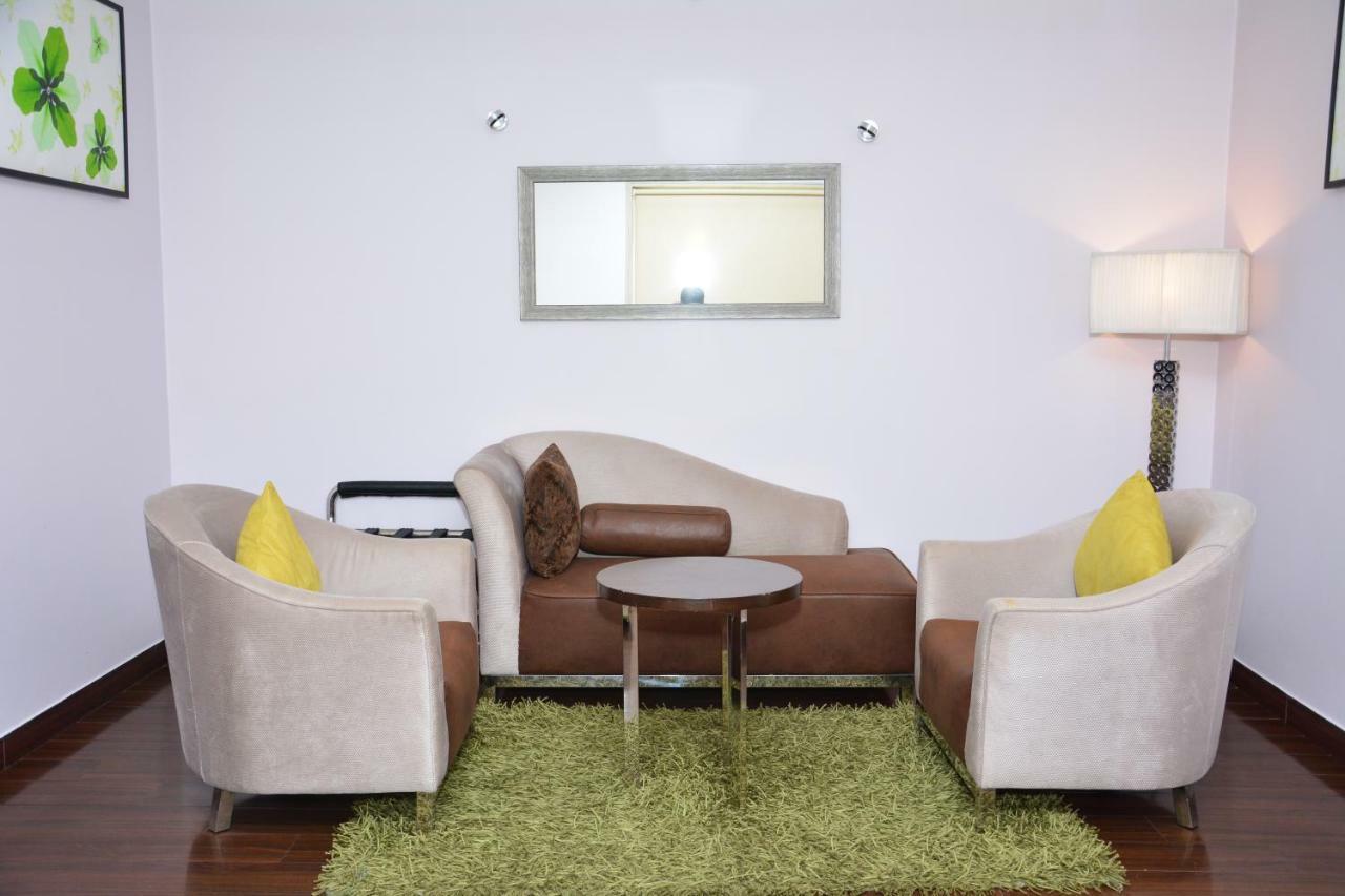 Quality Inn Гургаон Экстерьер фото