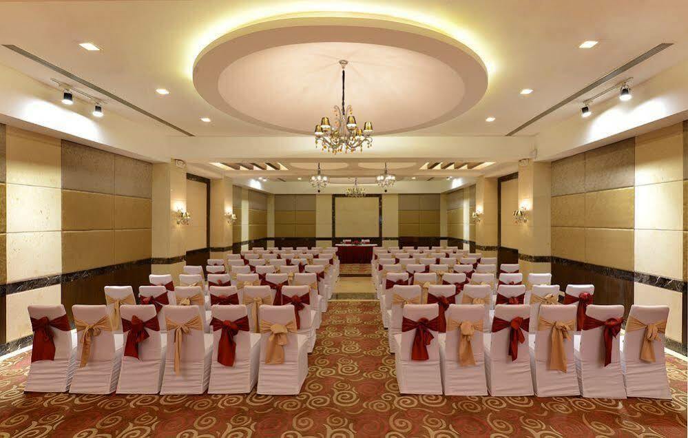 Quality Inn Гургаон Экстерьер фото